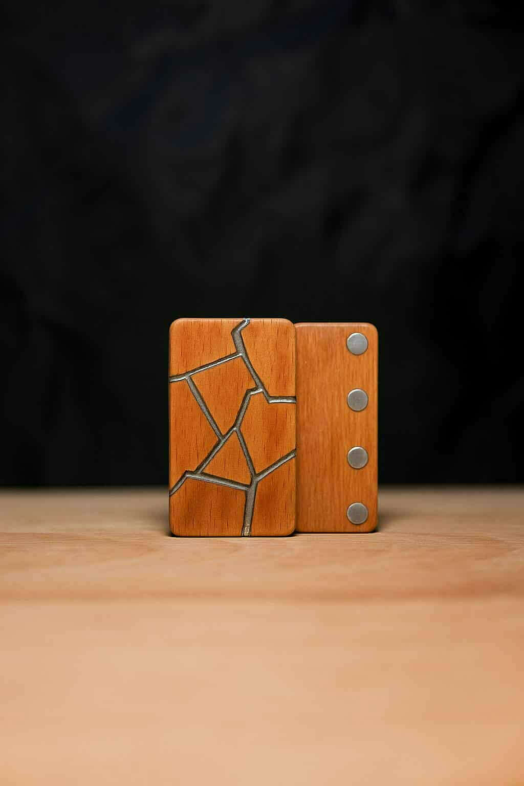 التصميم الفضي - فيدجيت سبينر خشبي أنيق